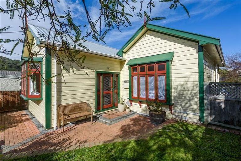 Photo of property in 9 Murray Street, Island Bay, Wellington, 6023