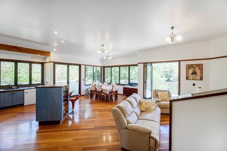 Photo of property in 1008c East Coast Road, Fairview Heights, Auckland, 0630