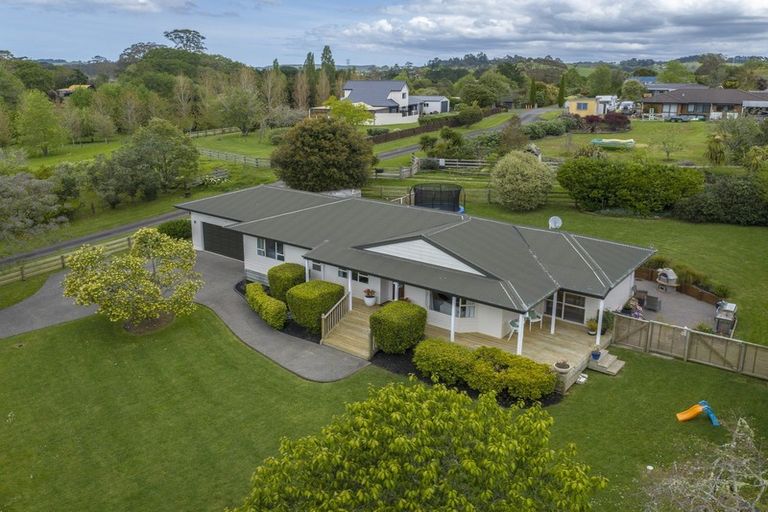 Photo of property in 12 Wyn Close, Kaukapakapa, 0871