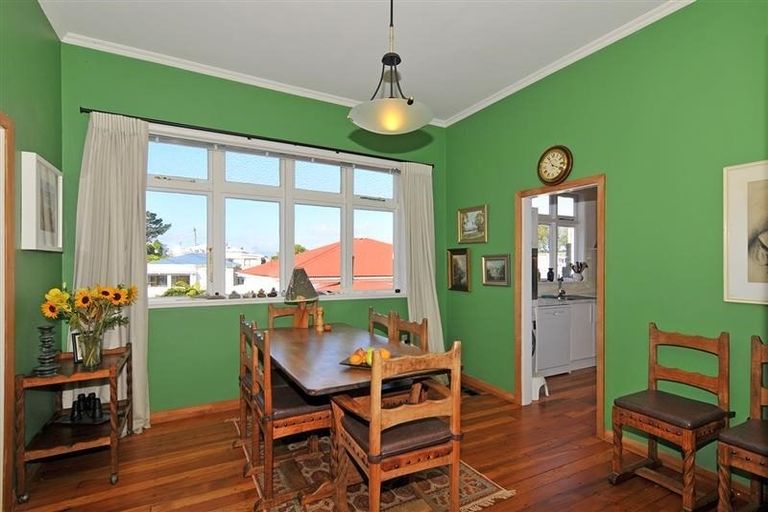 Photo of property in 35 Dorking Road, Brooklyn, Wellington, 6021