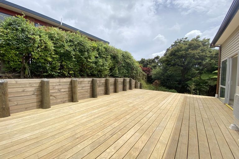 Photo of property in 24 Lorikeet Place, Unsworth Heights, Auckland, 0632