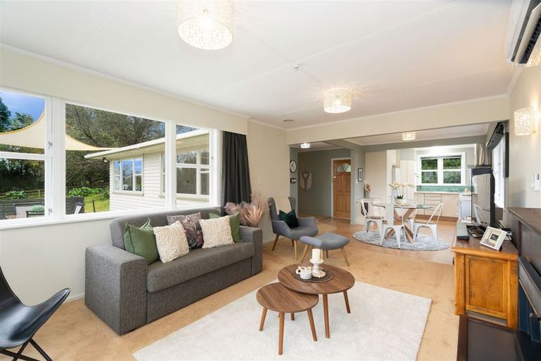 Photo of property in 6 Muhunoa West Road, Ohau, Levin, 5570