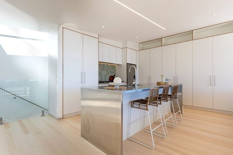 Photo of property in 20a Queens Road, Waikanae Beach, Waikanae, 5036