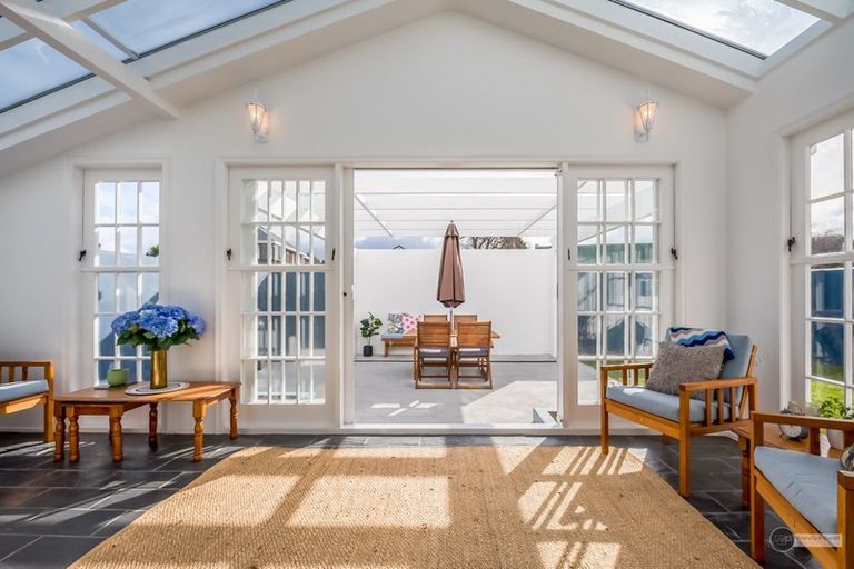 Photo of property in 24 Wai-iti Crescent, Woburn, Lower Hutt, 5010