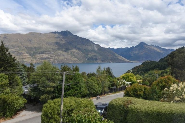 Photo of property in 1 Arawata Terrace, Fernhill, Queenstown, 9300