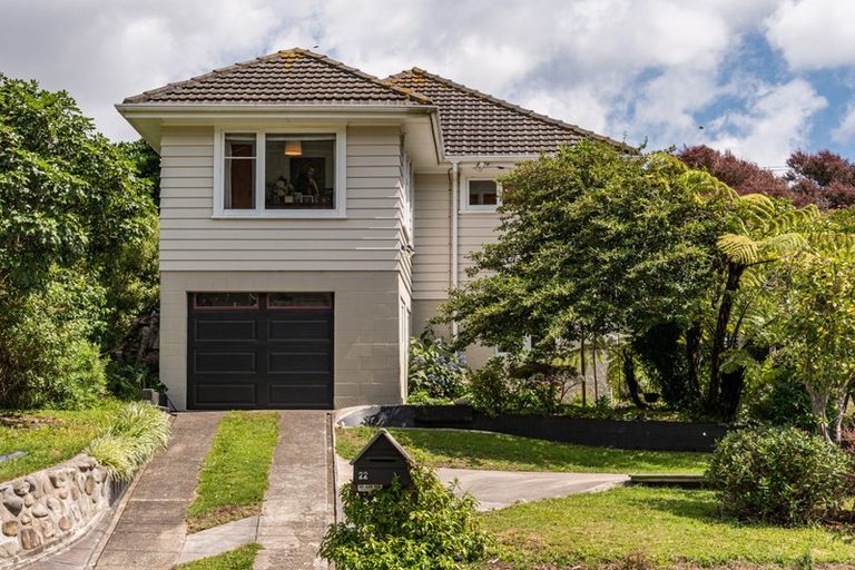 Photo of property in 22 Raroa Terrace, Tawa, Wellington, 5028