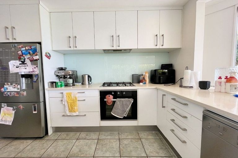 Photo of property in 4 Portal Place, Murrays Bay, Auckland, 0630