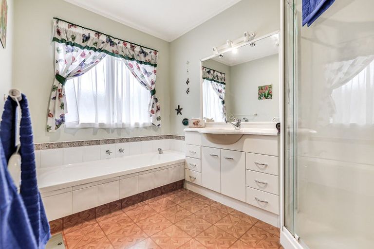 Photo of property in 14 Admiral Crescent, Flagstaff, Hamilton, 3210