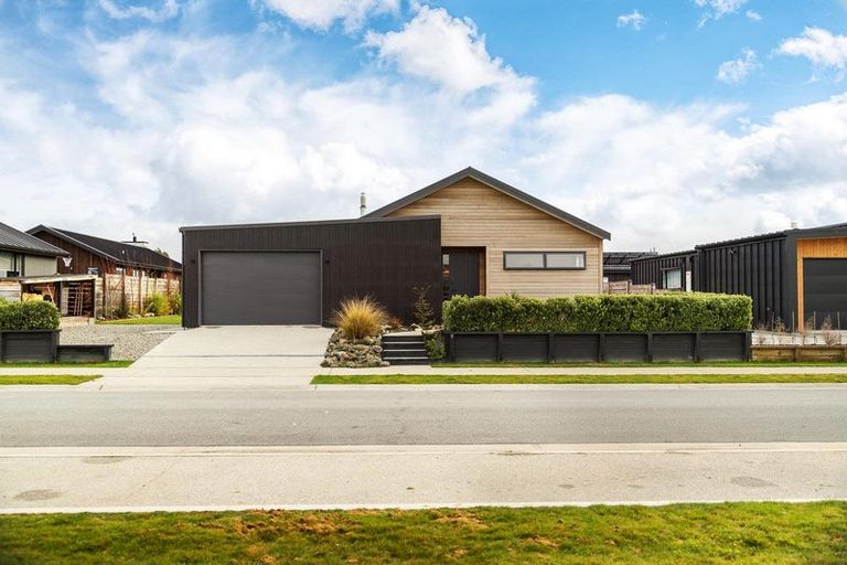 Photo of property in 5 Peterculter Drive, Wanaka, 9305