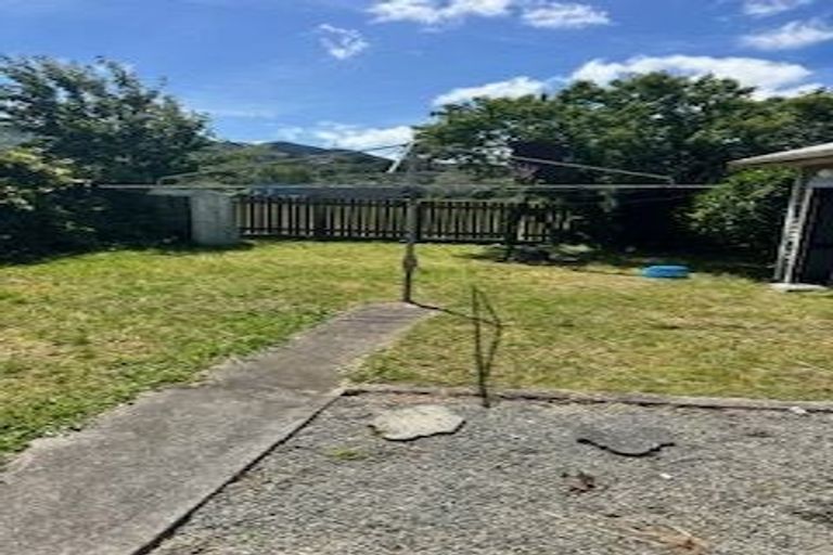 Photo of property in 22 Mary Crescent, Elderslea, Upper Hutt, 5018