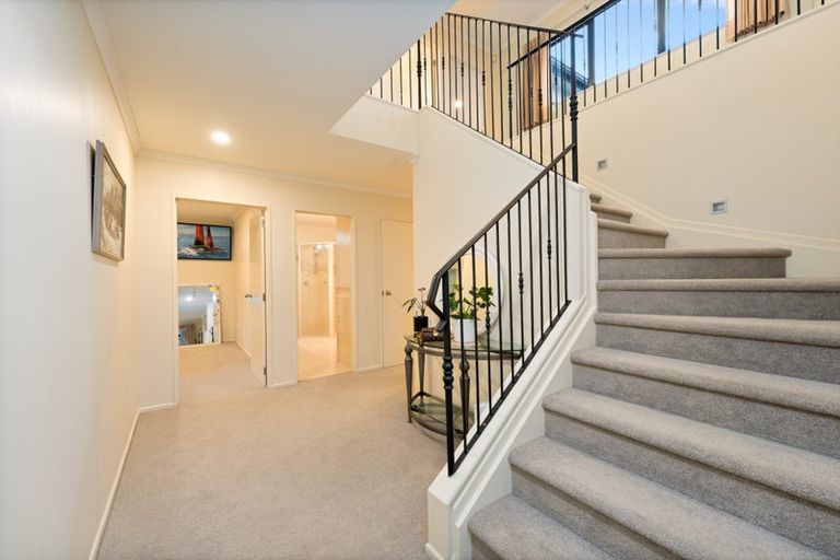 Photo of property in 35 Waimanu Bay Drive, Te Atatu Peninsula, Auckland, 0610