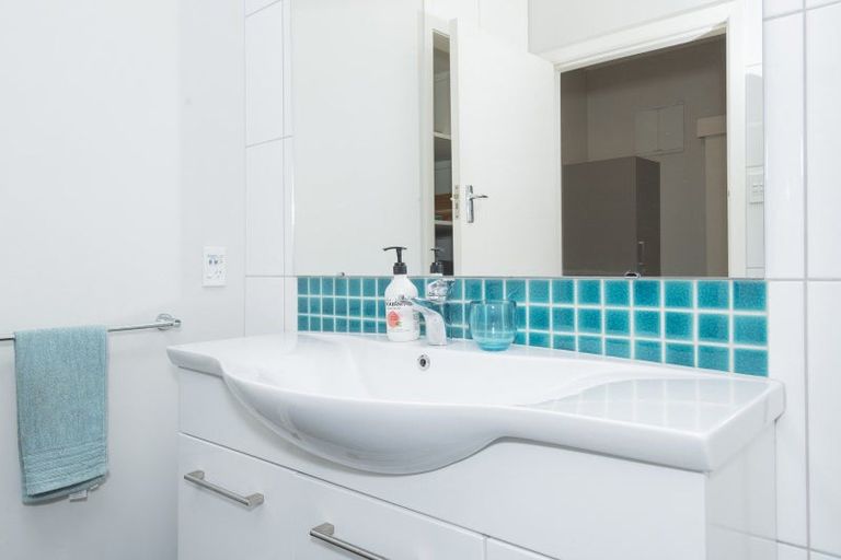 Photo of property in 28 Moana Road, Okitu, Gisborne, 4010