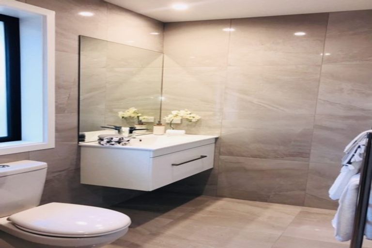 Photo of property in 115 Johnstone Drive, Fitzherbert, Palmerston North, 4410