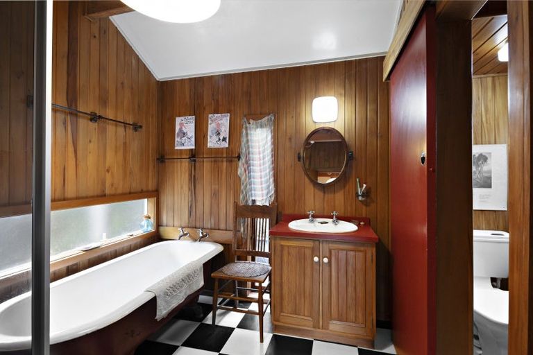 Photo of property in 157 Marine Parade, Eastbourne, Lower Hutt, 5013