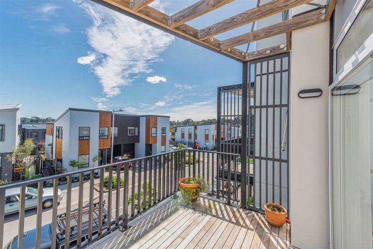 Photo of property in 25 Marine Parade, Hobsonville, Auckland, 0616