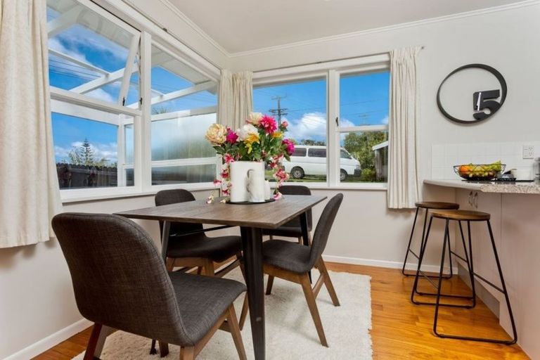 Photo of property in 2/52 Verran Road, Birkdale, Auckland, 0626