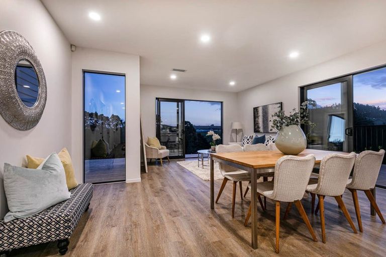 Photo of property in 32 Paparahi Place, Wainui, Silverdale, 0992