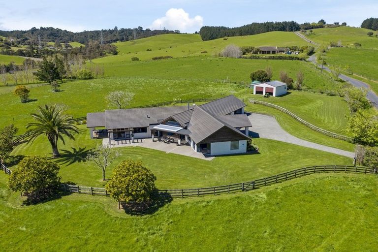 Photo of property in 903 Old North Road, Waimauku, 0882