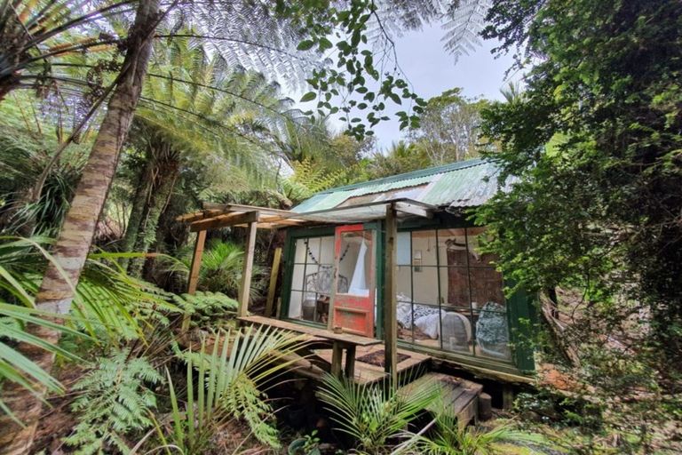 Photo of property in 50 Lone Kauri Road, Karekare, New Lynn, 0772