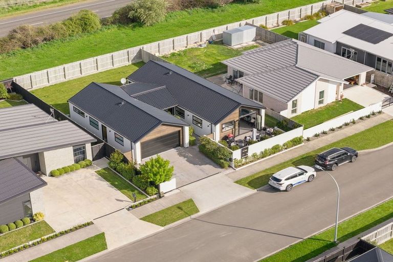 Photo of property in 62 Freedom Drive, Kelvin Grove, Palmerston North, 4414