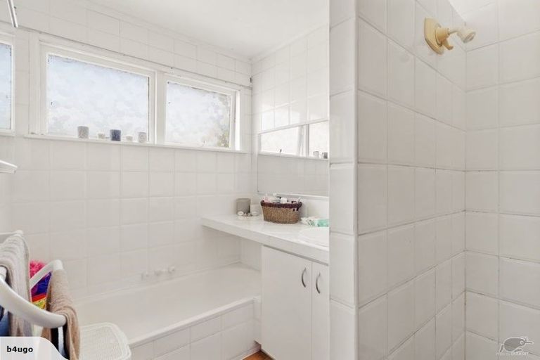 Photo of property in 77 Triangle Road, Massey, Auckland, 0614