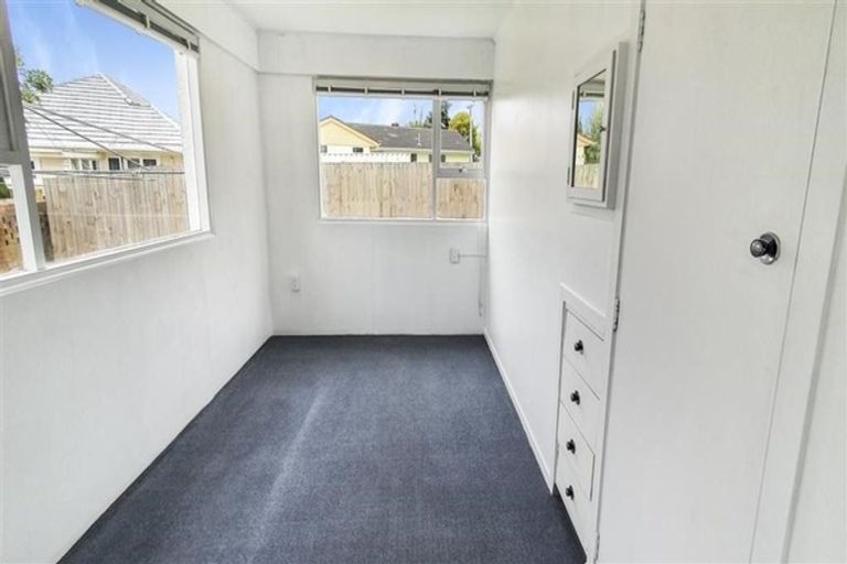 Photo of property in 80 Te Atatu Road, Te Atatu South, Auckland, 0610