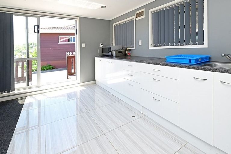 Photo of property in 5 Bundena Place, Clendon Park, Auckland, 2103