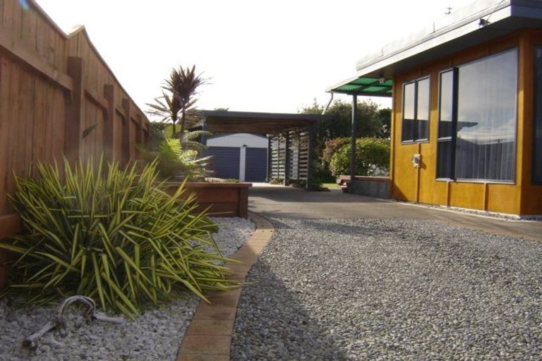 Photo of property in 9 Hohiria Street, Waikanae Beach, Waikanae, 5036