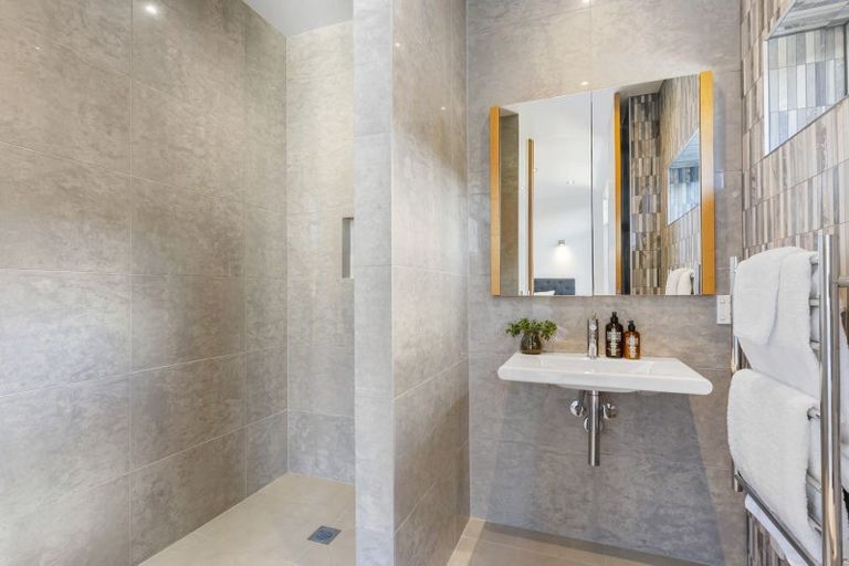 Photo of property in 11 Icarus Place, Half Moon Bay, Auckland, 2012