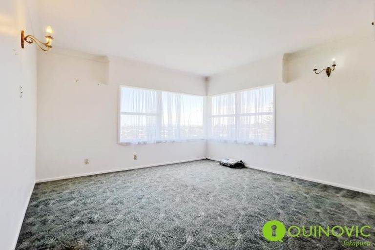 Photo of property in 520 Glenfield Road, Glenfield, Auckland, 0629