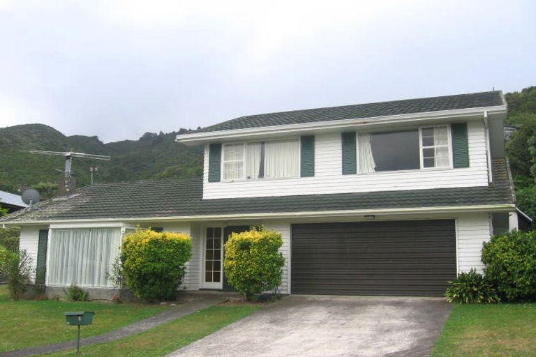 Photo of property in 1 Nadia Grove, Khandallah, Wellington, 6035