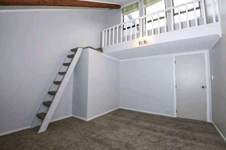 Photo of property in 29 Cairngorm Place, Highland Park, Auckland, 2010