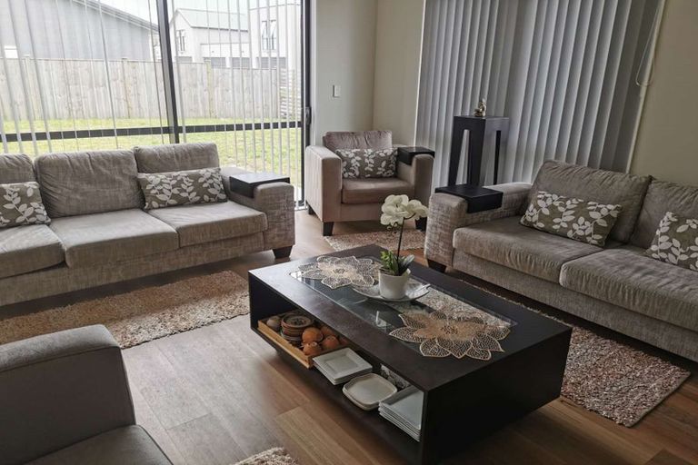 Photo of property in 15 Kapia Drive, Takanini, 2112