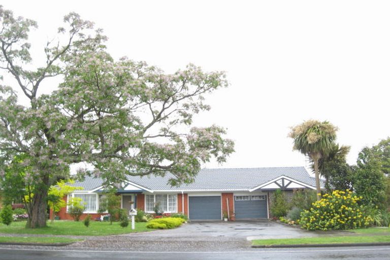 Photo of property in 2/451 Great South Road, Opaheke, Papakura, 2113