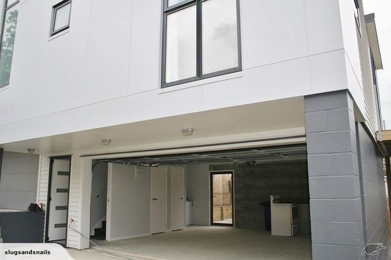 Photo of property in 16a Woodall Place, Totara Vale, Auckland, 0627