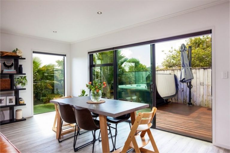 Photo of property in 2 Matau Lane, Ferndale, New Plymouth, 4310