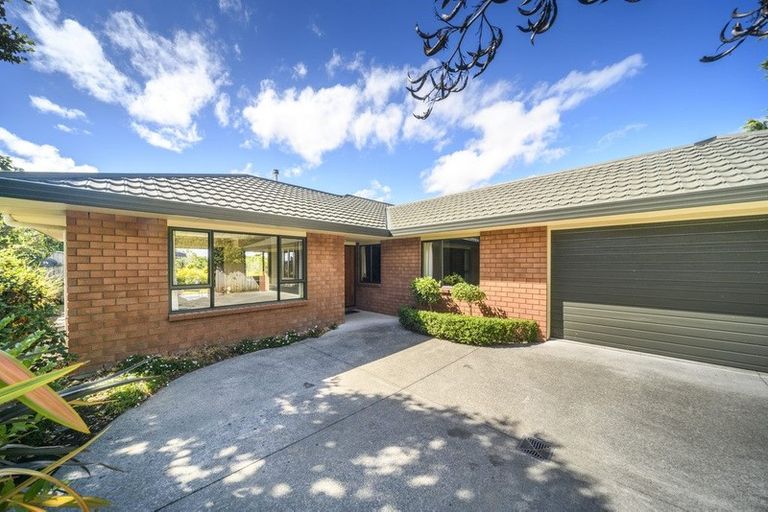 Photo of property in 53 Pacific Drive, Fitzherbert, Palmerston North, 4410