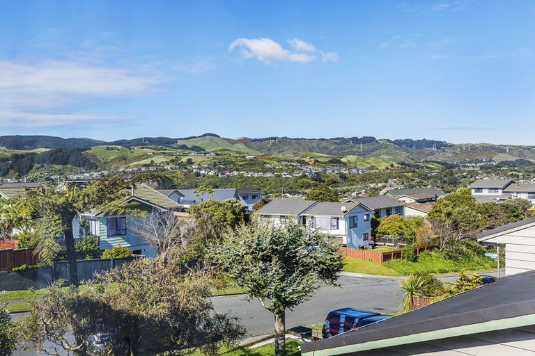 Photo of property in 87 Victory Crescent, Tawa, Wellington, 5028