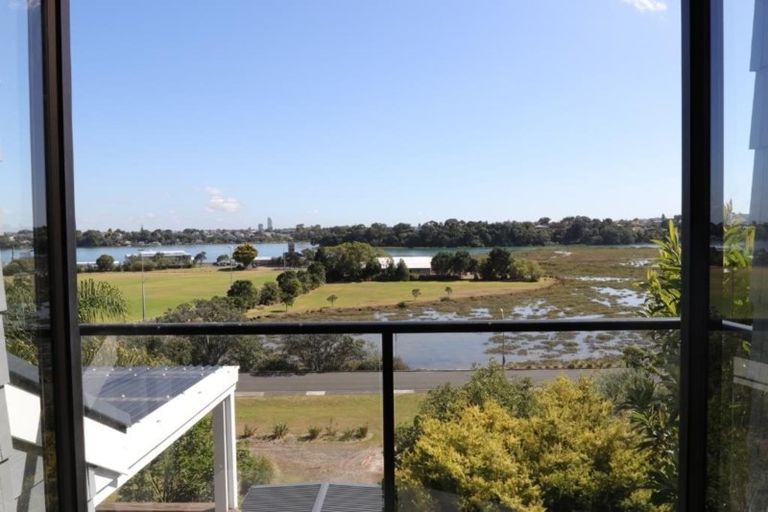 Photo of property in 38 Waterview Road, Stanley Point, Auckland, 0624
