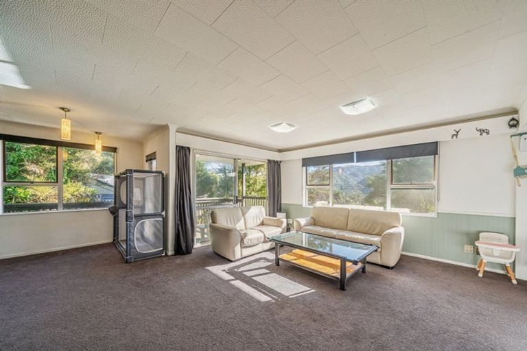 Photo of property in 110 Holborn Drive, Stokes Valley, Lower Hutt, 5019