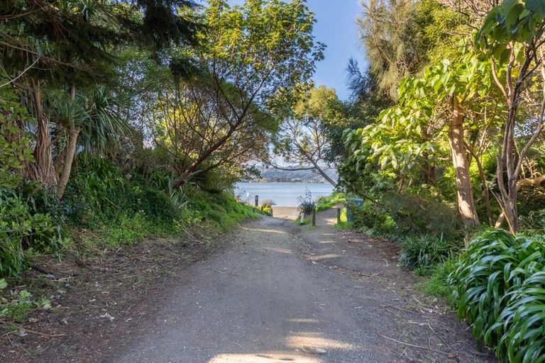 Photo of property in 60 Mana Esplanade, Paremata, Porirua, 5026