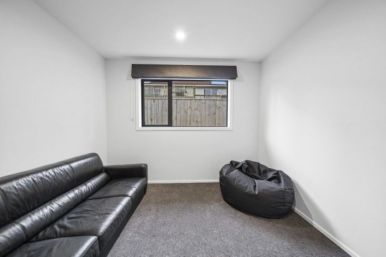 Photo of property in 1 Rewarewa Way, Timberlea, Upper Hutt, 5018