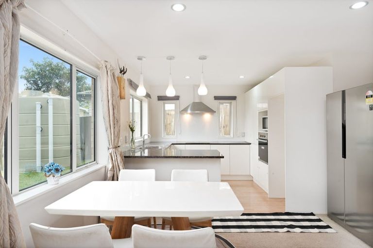 Photo of property in 5 Nirmal Place, Sunnyvale, Auckland, 0612