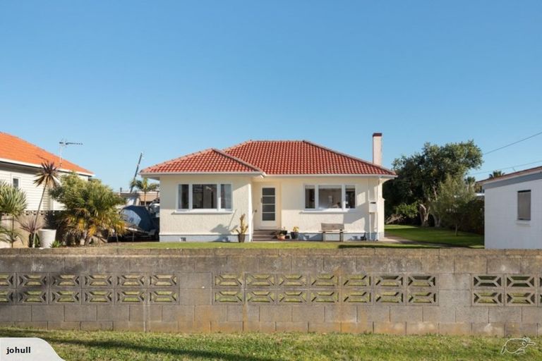 Photo of property in 52 Pitau Road, Mount Maunganui, 3116