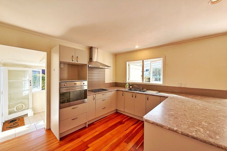 Photo of property in 15 Karamu Street, Te Atatu Peninsula, Auckland, 0610