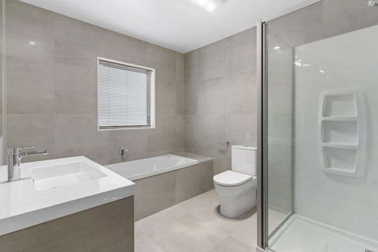 Photo of property in 18 Gosper Road, Takanini, 2112