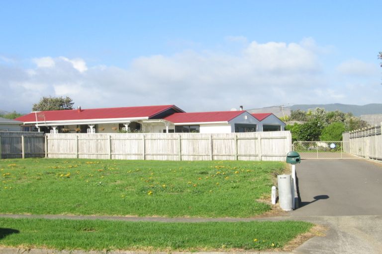 Photo of property in 4 Tobys Way, Waikanae Beach, Waikanae, 5036