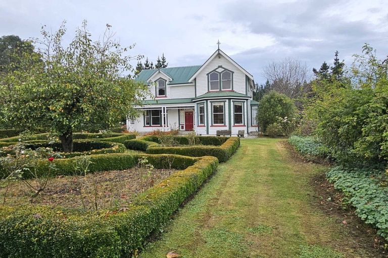 Photo of property in 74 Riverbank Road, Inch Clutha, Kaitangata, 9281