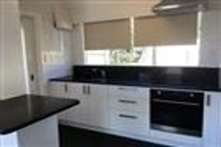 Photo of property in 6a Tallington Crescent, Torbay, Auckland, 0630