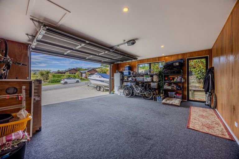 Photo of property in 16 Sapphire Spring Rise, Wanaka, 9305